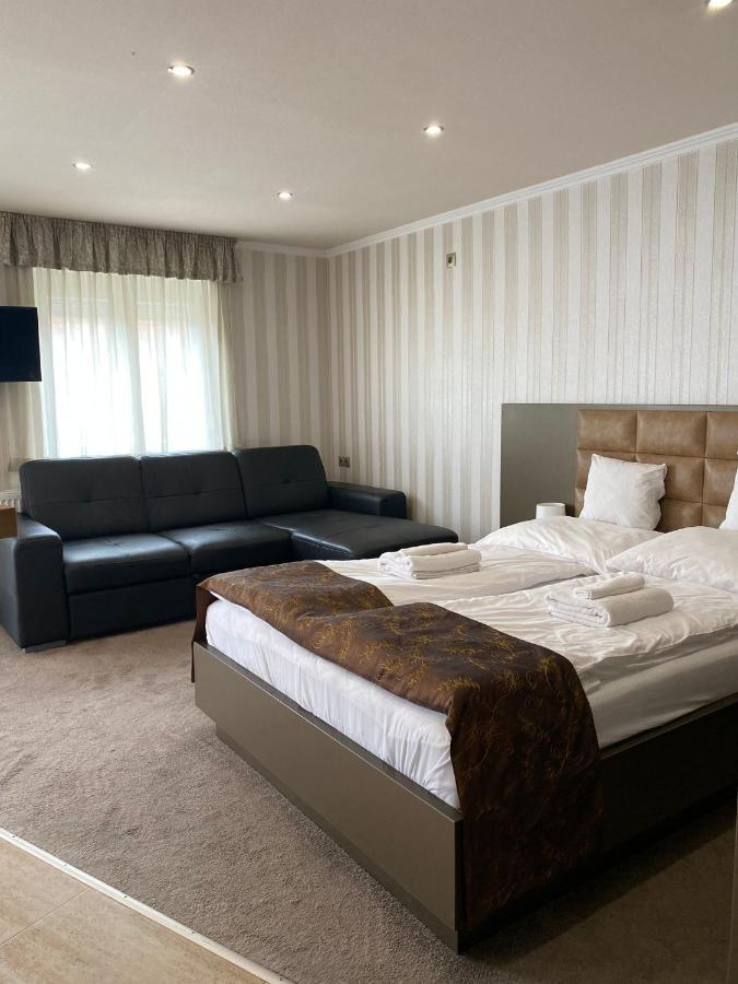 Blueline Motel Jászberény Eksteriør bilde