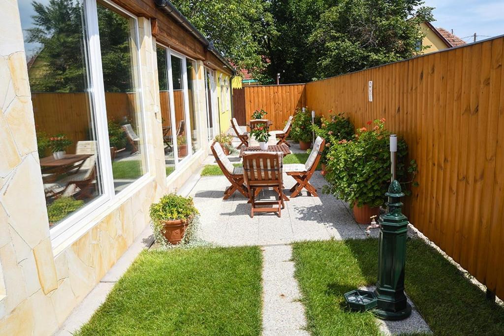 Blueline Motel Jászberény Eksteriør bilde