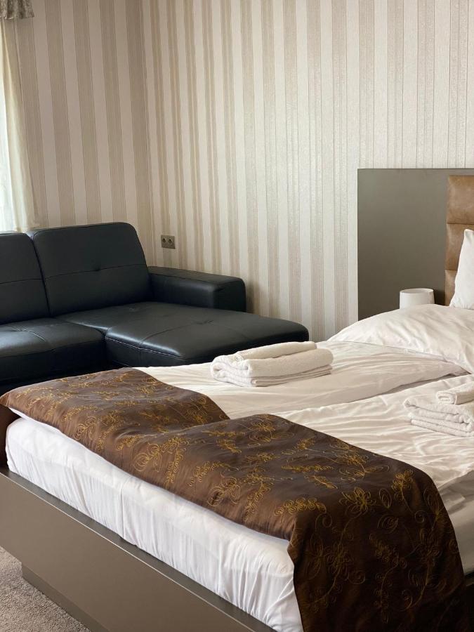 Blueline Motel Jászberény Eksteriør bilde