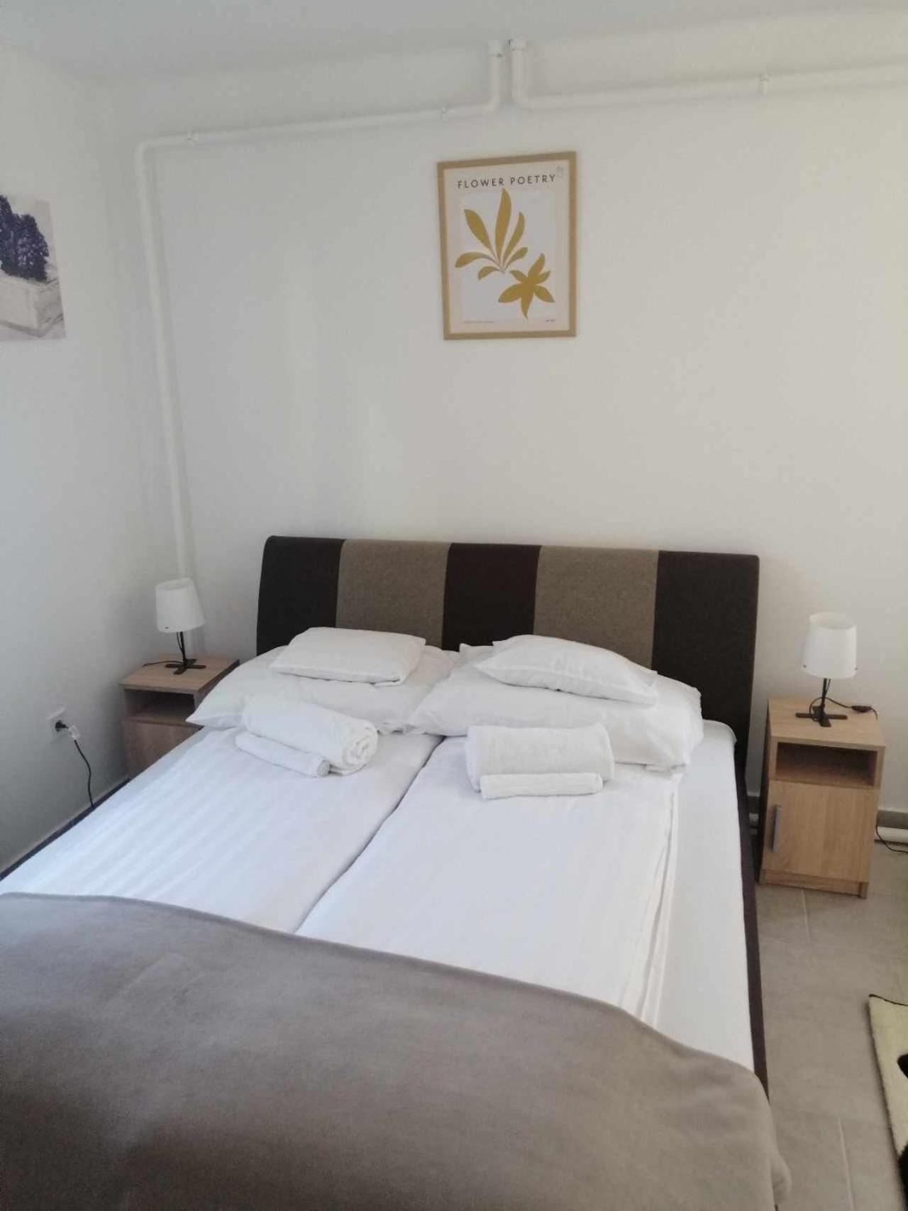 Blueline Motel Jászberény Eksteriør bilde